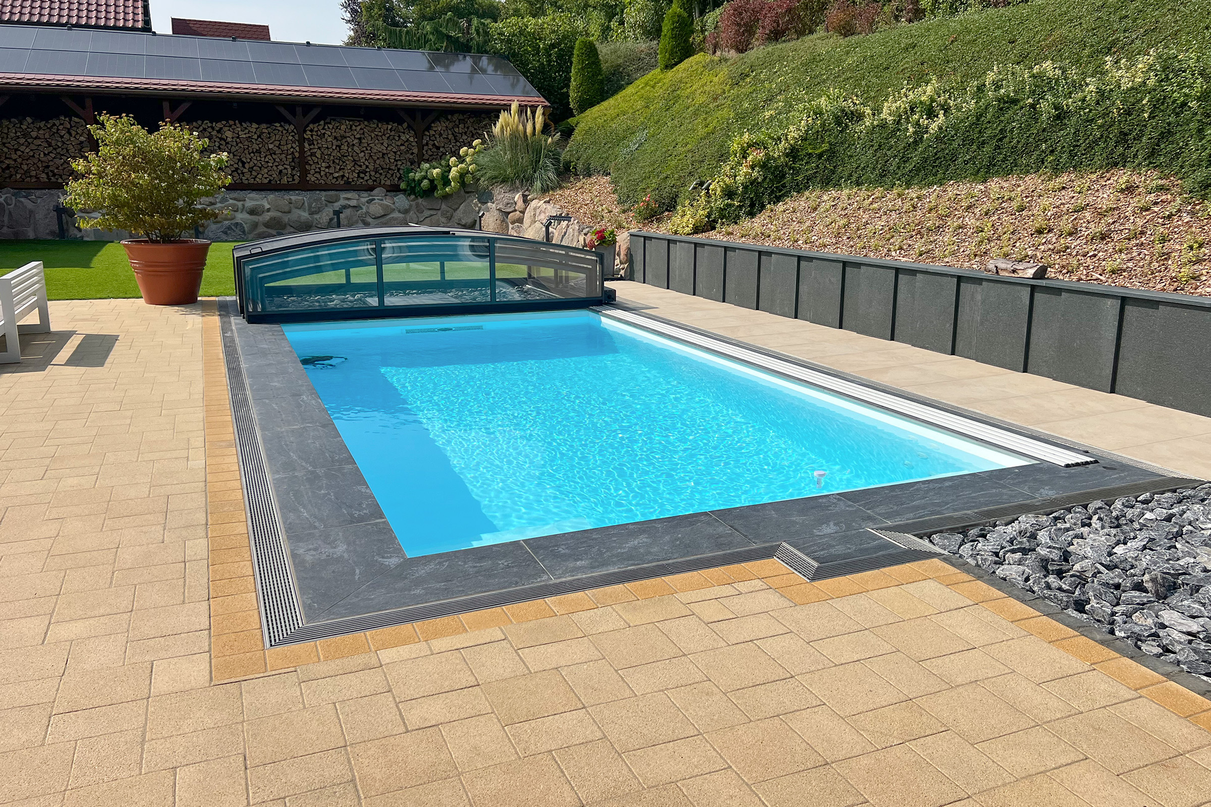 PP-Skimmerpool mit Aluna® Comfort R1 Überdachung