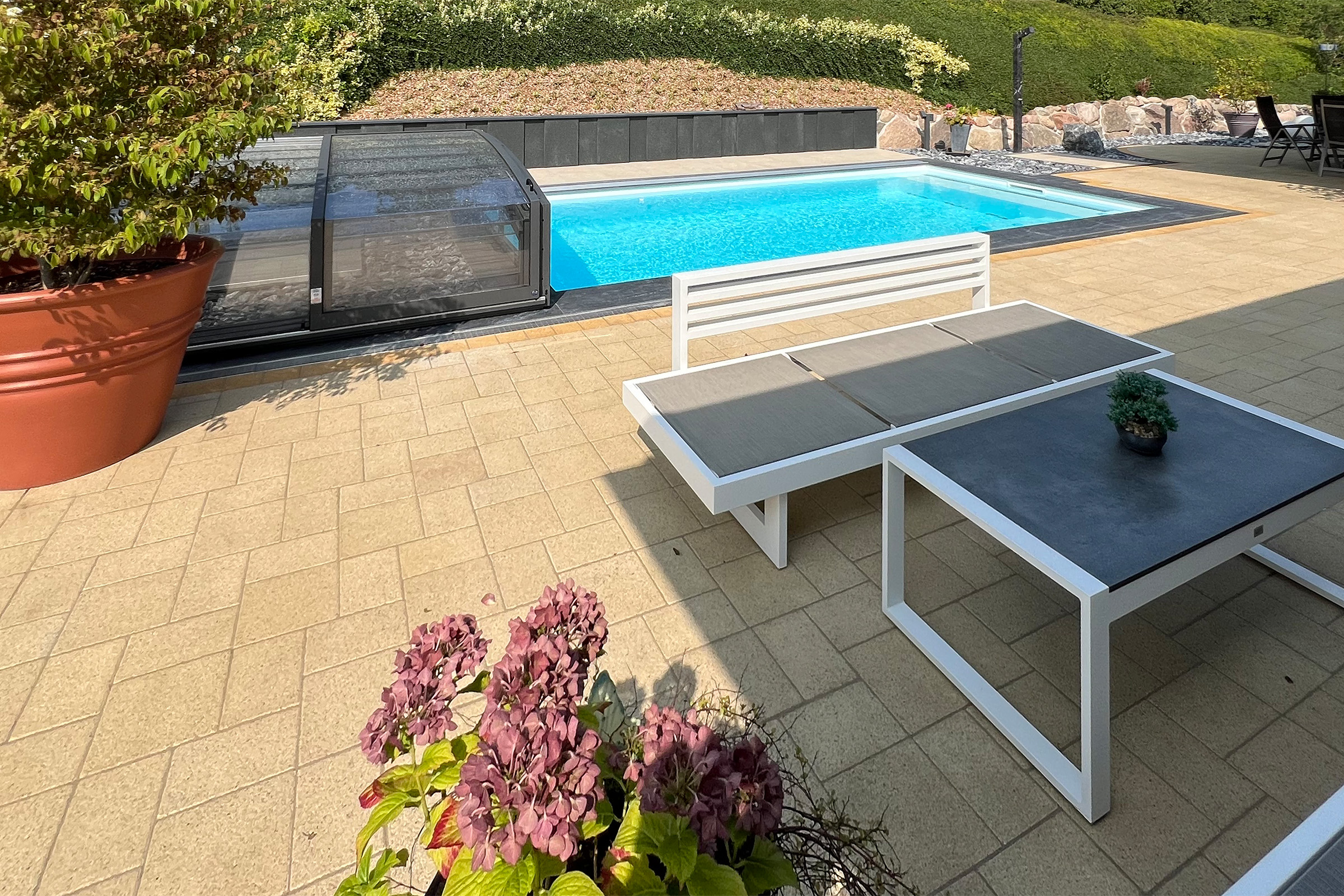 PP-Skimmerpool mit Aluna® Comfort R1 Überdachung